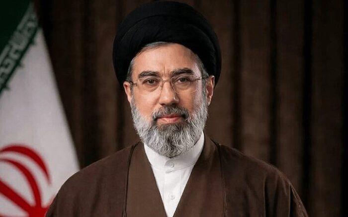 رهبر انقلاب: سال ۱۴۰۵ سال اقتصاد مقاومتی در سایه وحدت ملی و امنیت ملی است